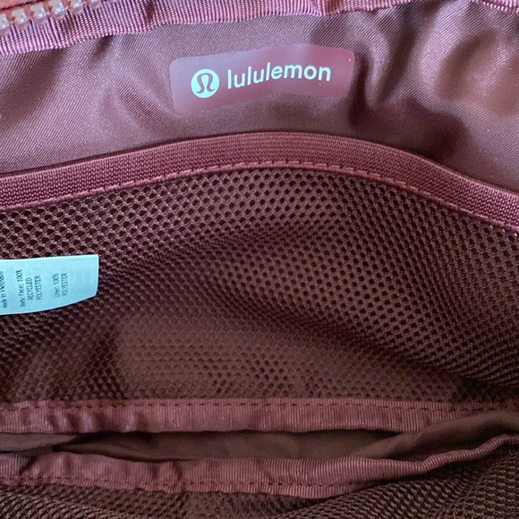 ❤️ Lululemon Lunar New Year Exclusive Everywhere Belt Bag Rabbit Red Gold NWT - Picture 4 of 10